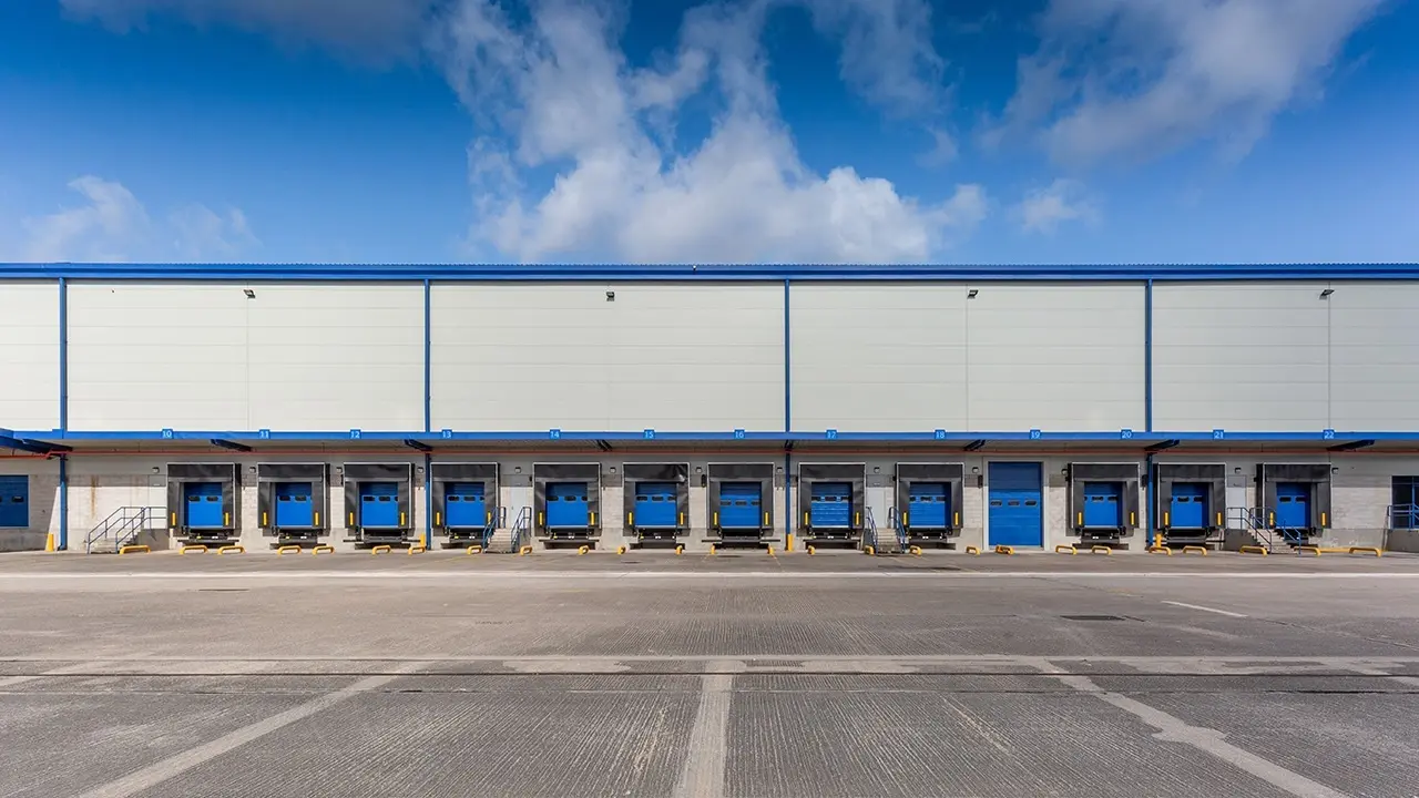 The demand for industrial halls is driven by the growing car industry. Companies respond to geopolitical instability