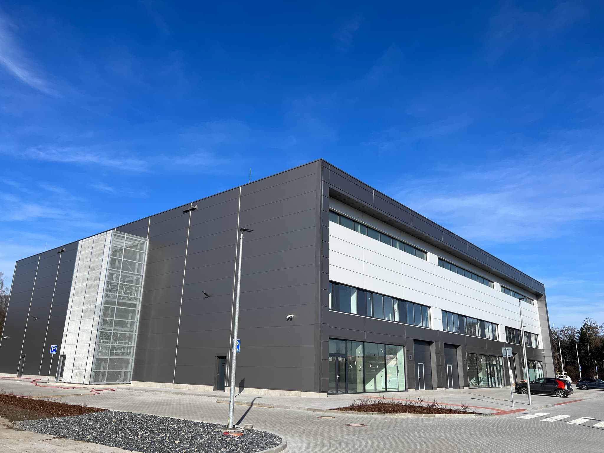 Successful leasing and management of 4,700 m² in FlexiPark Černý Most